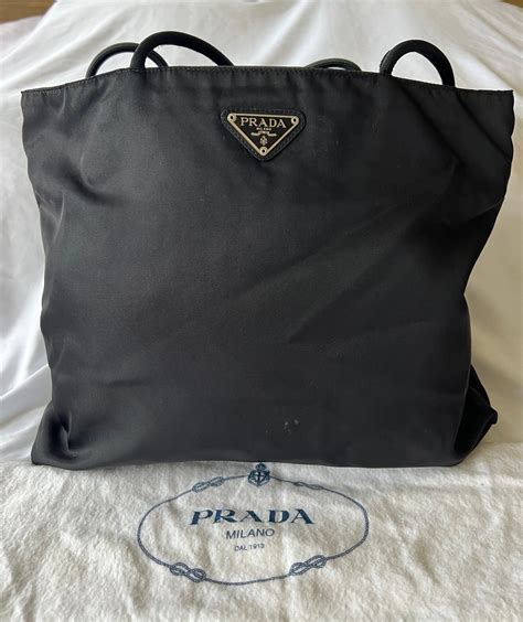 googlepoeta oggetti prada|prada tote bag.